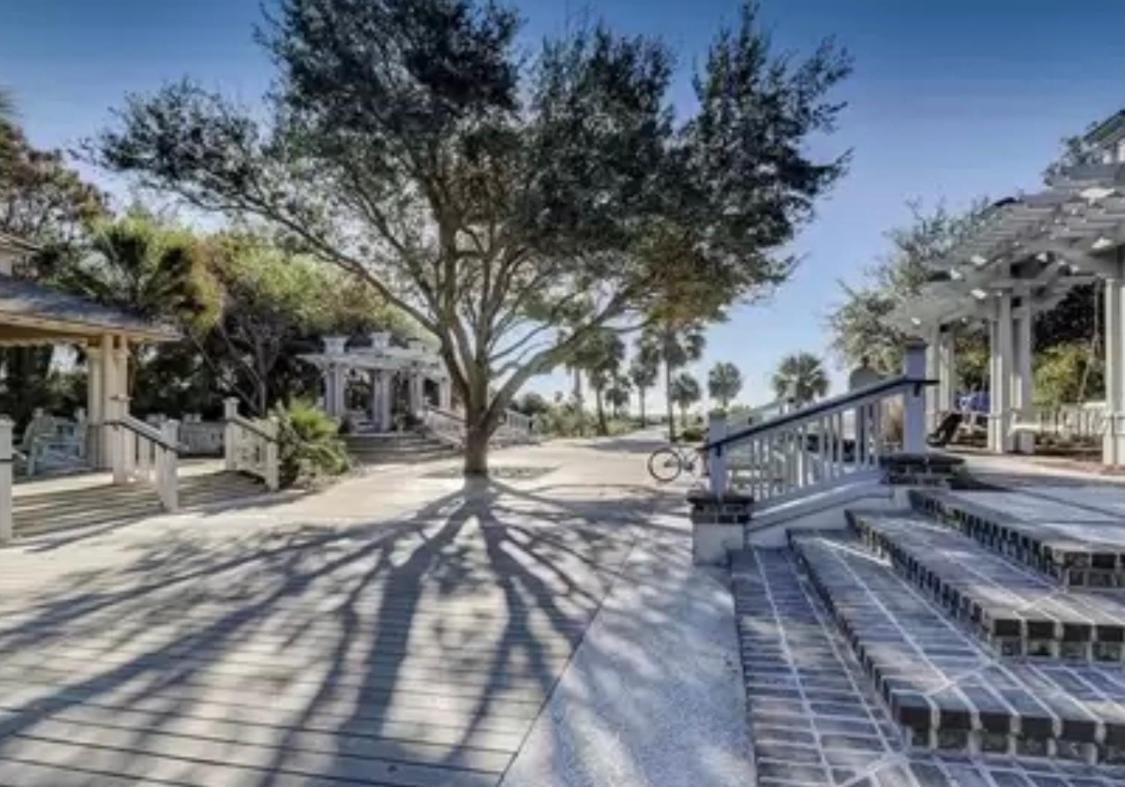 Springwood Villas With Pool Excess Half A Mile From Beach ヒルトンヘッドアイランド エクステリア 写真