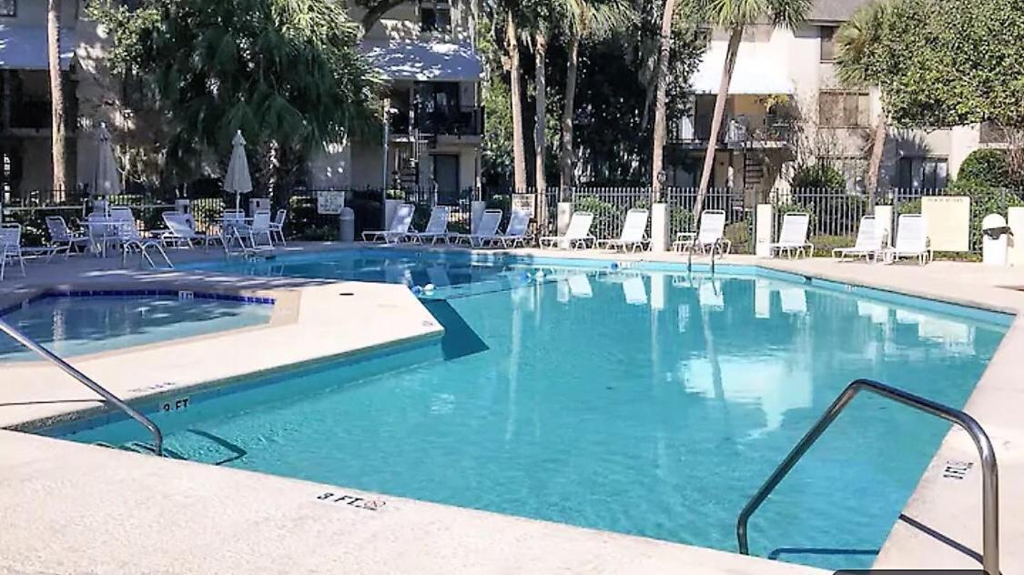 Springwood Villas With Pool Excess Half A Mile From Beach ヒルトンヘッドアイランド エクステリア 写真